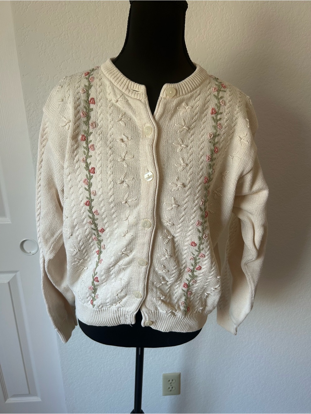 Cream Embroidered Floral Cable Knit Cardigan Sweater Grandmacore Cottagecore